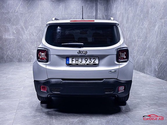 Jeep Renegade 6 of 26