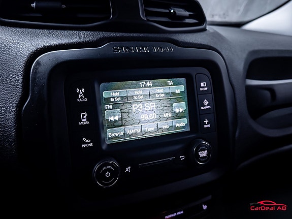Jeep Renegade 21 of 26
