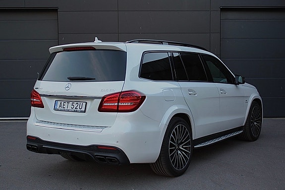 Mercedes-Benz GLS63 3 of 5