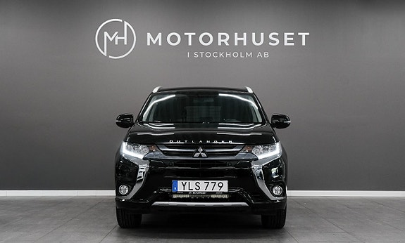 Mitsubishi Outlander 2 of 5