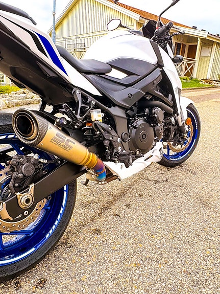 Suzuki GSX-S750 2 of 5
