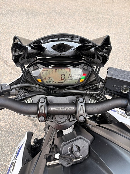 Suzuki GSX-S750 4 of 5