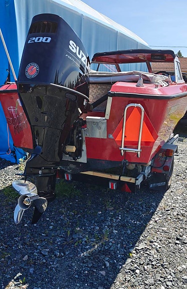 Fabriksny Suzuki DF200ATL  (2022) med en Örnvik 535 HT motorbåt + trailer 6 of 7