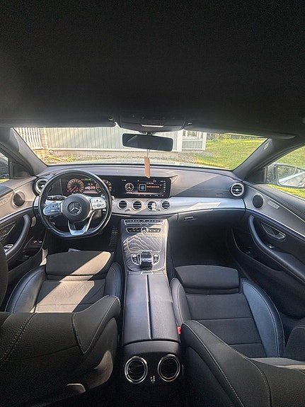 Mercedes-Benz E300 de 4 of 7