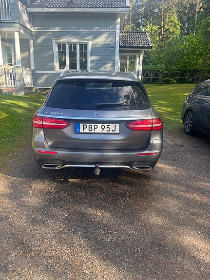 Mercedes-Benz E300 de 3 of 7