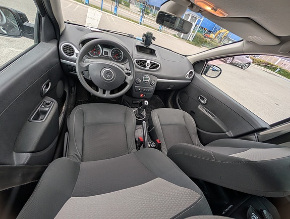 Renault Clio 2 of 5