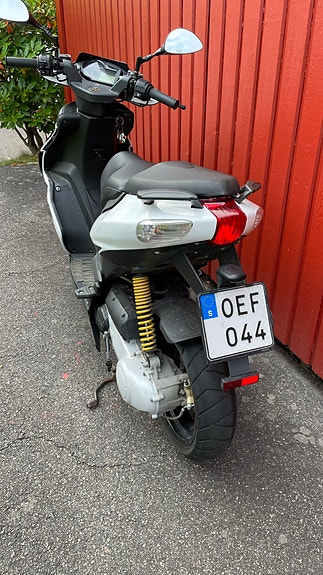 Aprilia SR 50 2T 3 of 3