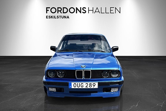 BMW 320 2 of 18