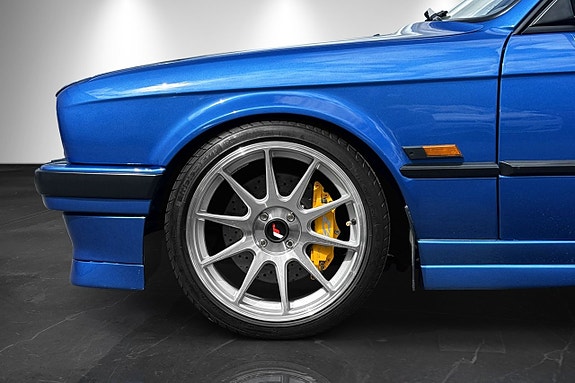 BMW 320 3 of 18