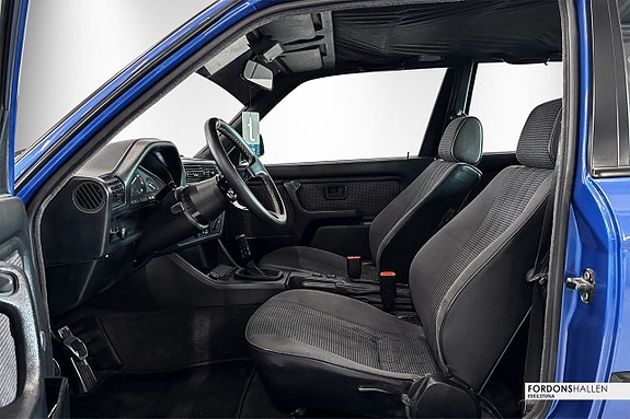 BMW 320 12 of 18