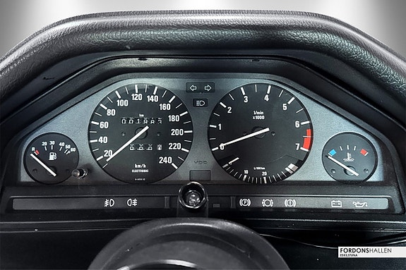 BMW 320 15 of 18