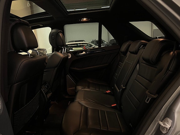 Mercedes-Benz ML63 8 of 30