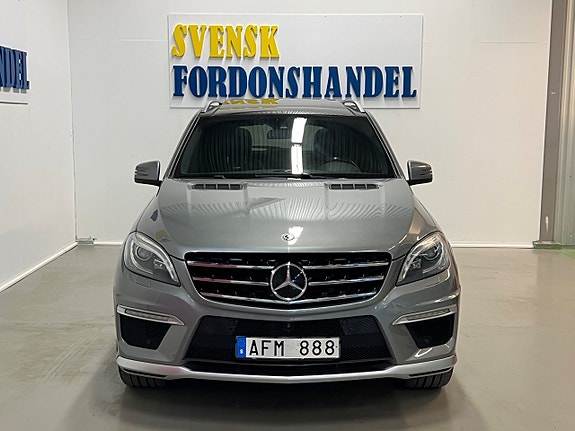 Mercedes-Benz ML63 3 of 5