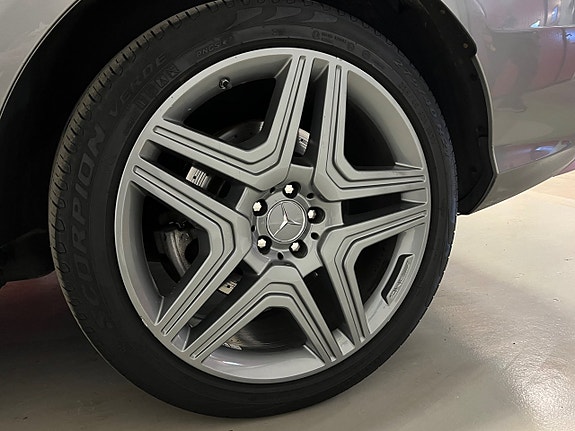 Mercedes-Benz ML63 28 of 30