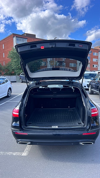 Mercedes-Benz E220 12 of 28