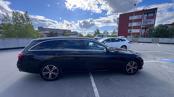 Mercedes-Benz E220 10 of 28