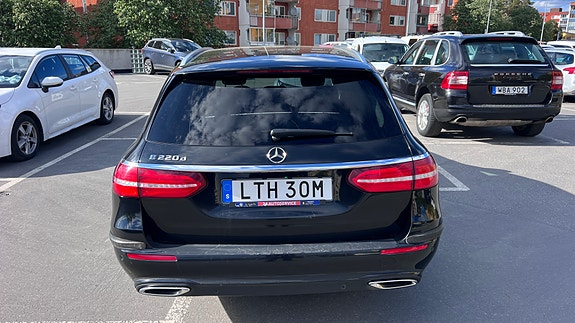 Mercedes-Benz E220 2 of 28