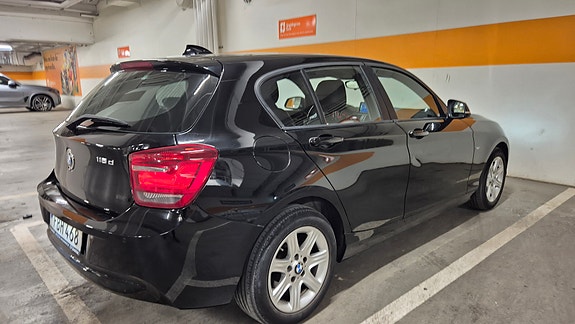 BMW 118d 4 of 5