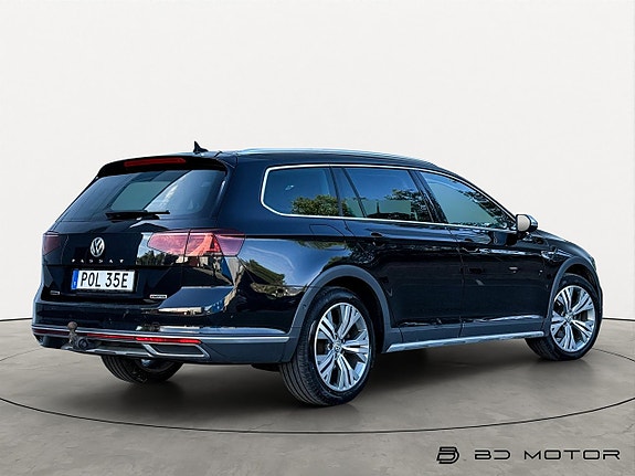 Volkswagen Passat Alltrack 3 of 5