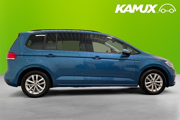 Volkswagen Touran 2 of 5