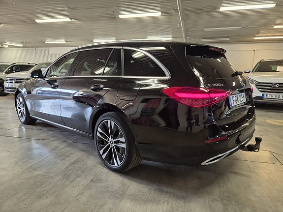 Mercedes-Benz C300 3 of 5