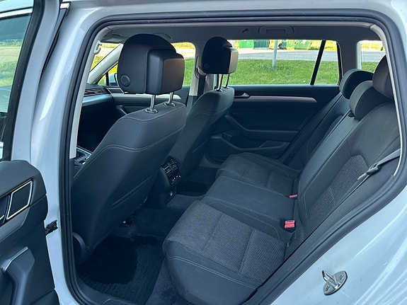 Volkswagen Passat 10 of 13