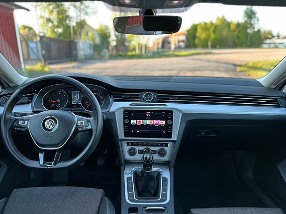 Volkswagen Passat 12 of 13