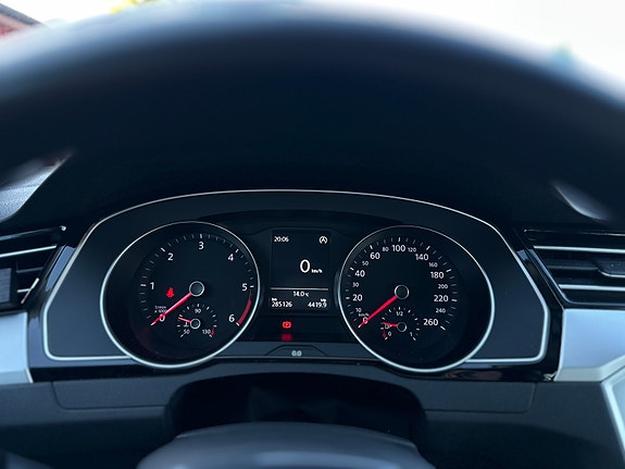Volkswagen Passat 9 of 13