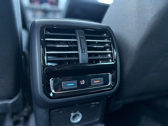 Volkswagen Passat 11 of 13