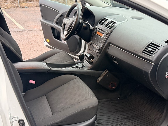Toyota Avensis 5 of 5