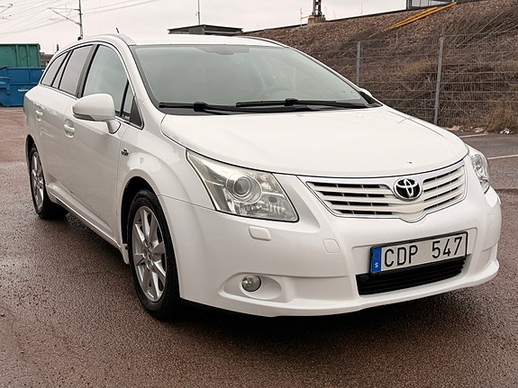 Toyota Avensis 2 of 5