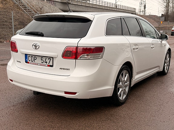 Toyota Avensis 3 of 5