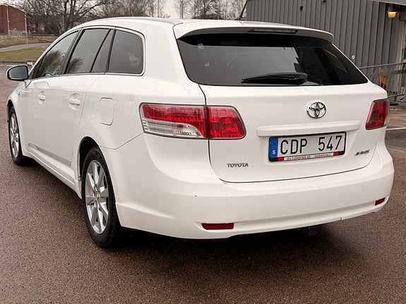 Toyota Avensis 4 of 5