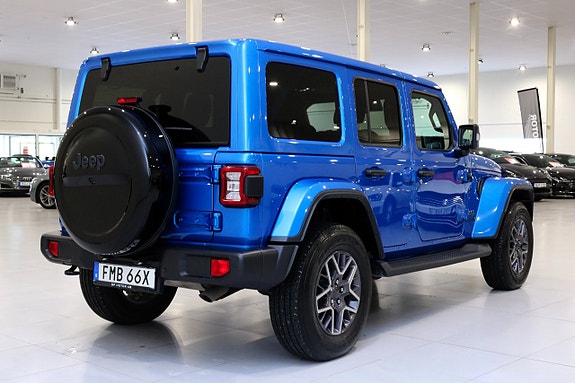 Jeep Wrangler Unlimited 4 of 5