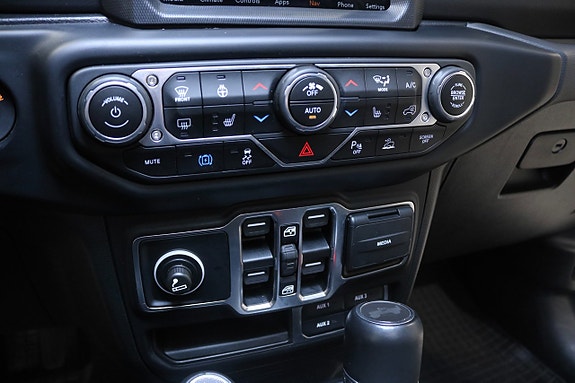 Jeep Wrangler Unlimited 21 of 28