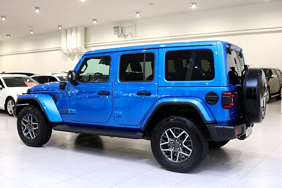 Jeep Wrangler Unlimited 8 of 28