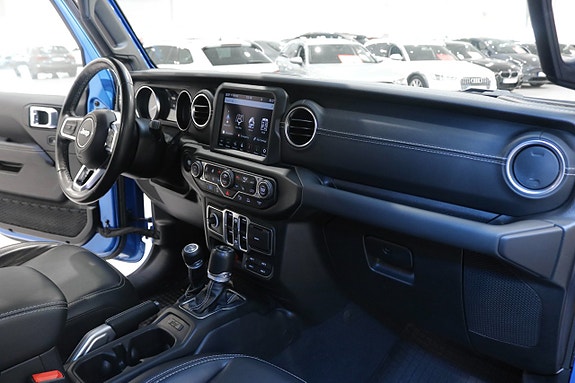 Jeep Wrangler Unlimited 13 of 28