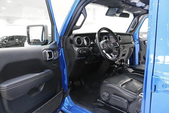 Jeep Wrangler Unlimited 12 of 28