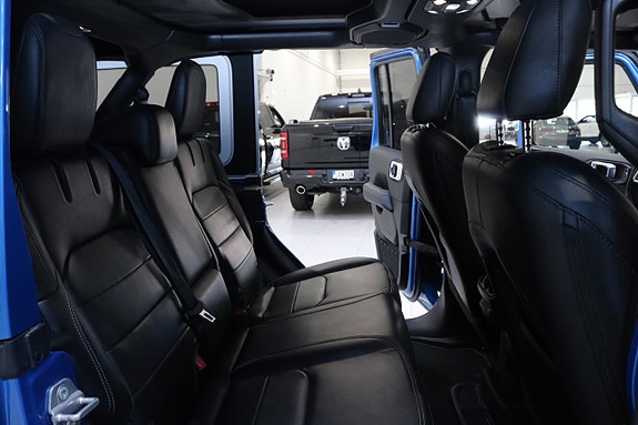 Jeep Wrangler Unlimited 18 of 28