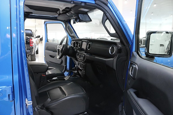 Jeep Wrangler Unlimited 14 of 28