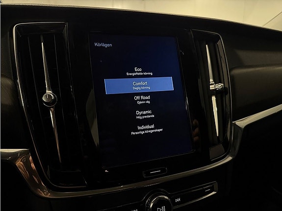 Volvo V90 Cross Country 20 of 25