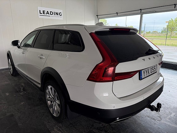 Volvo V90 Cross Country 2 of 25