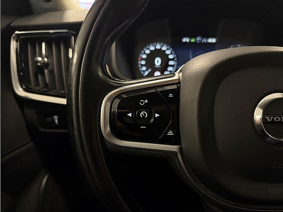 Volvo V90 Cross Country 13 of 25