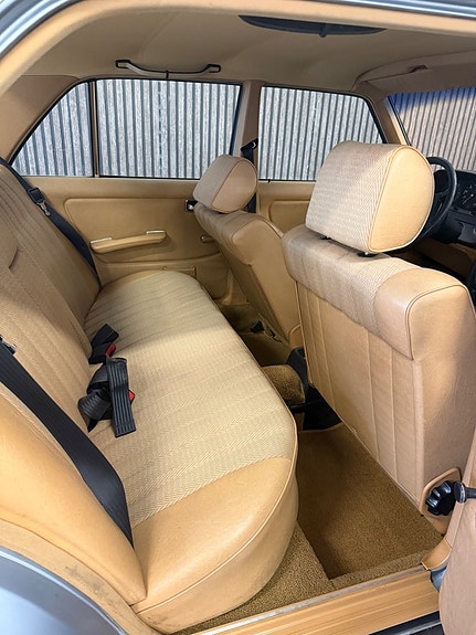 Mercedes-Benz 200 11 of 15