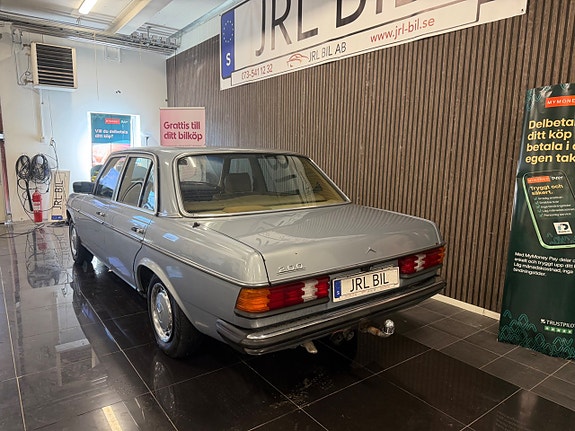 Mercedes-Benz 200 6 of 15