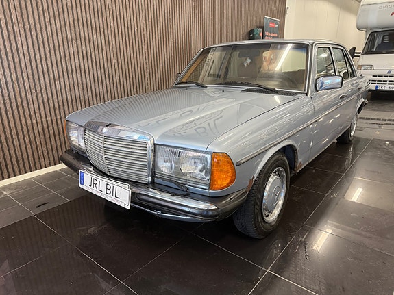 Mercedes-Benz 200 13 of 15