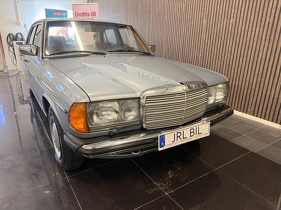 Mercedes-Benz 200 8 of 15