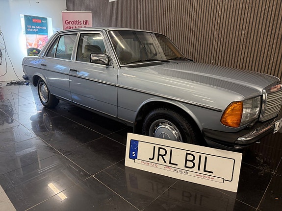 Mercedes-Benz 200 3 of 5