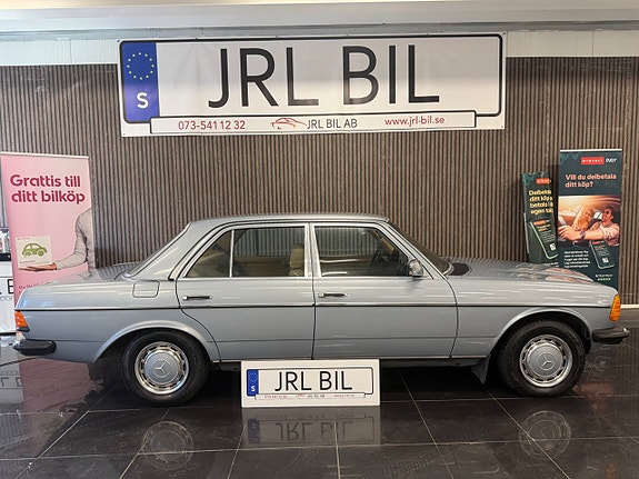 Mercedes-Benz 200 2 of 5
