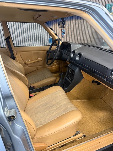 Mercedes-Benz 200 10 of 15